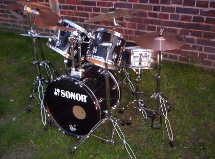 Gut erhaltenes Sonor Schlagzeug/Drumset schwarz