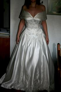 Hochzeitskleid Größe 40 mit Schleppe
