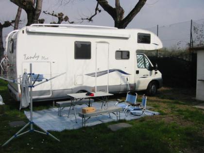 McLouis Tandy 630 Garage Traummobil für die Familie