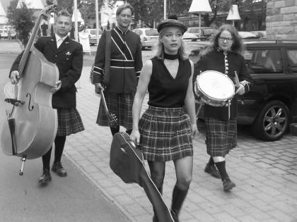 Berlin tolle SÄNGERIN GESUCHT für prof. Retro-Pop/Swing/Soul-Band