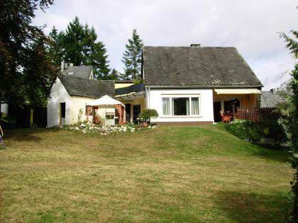 FREISTEHENDES EINFAMILIEN HAUS