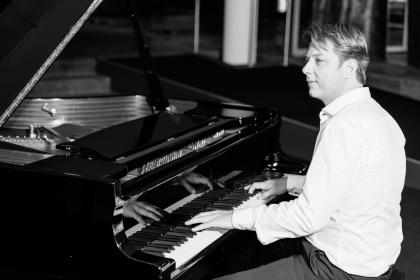 Pianist für Ihre Hochzeit / Empfang / Trauung