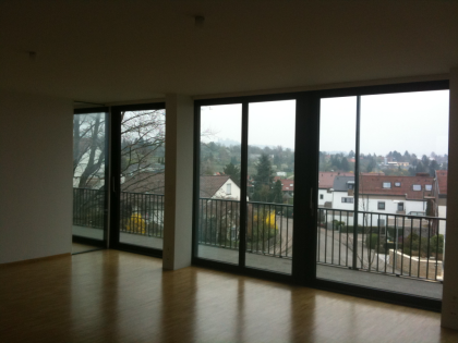 Renovierungen alller Art. Malerarbeiten Bodenlegearbeiten Trockenbau .